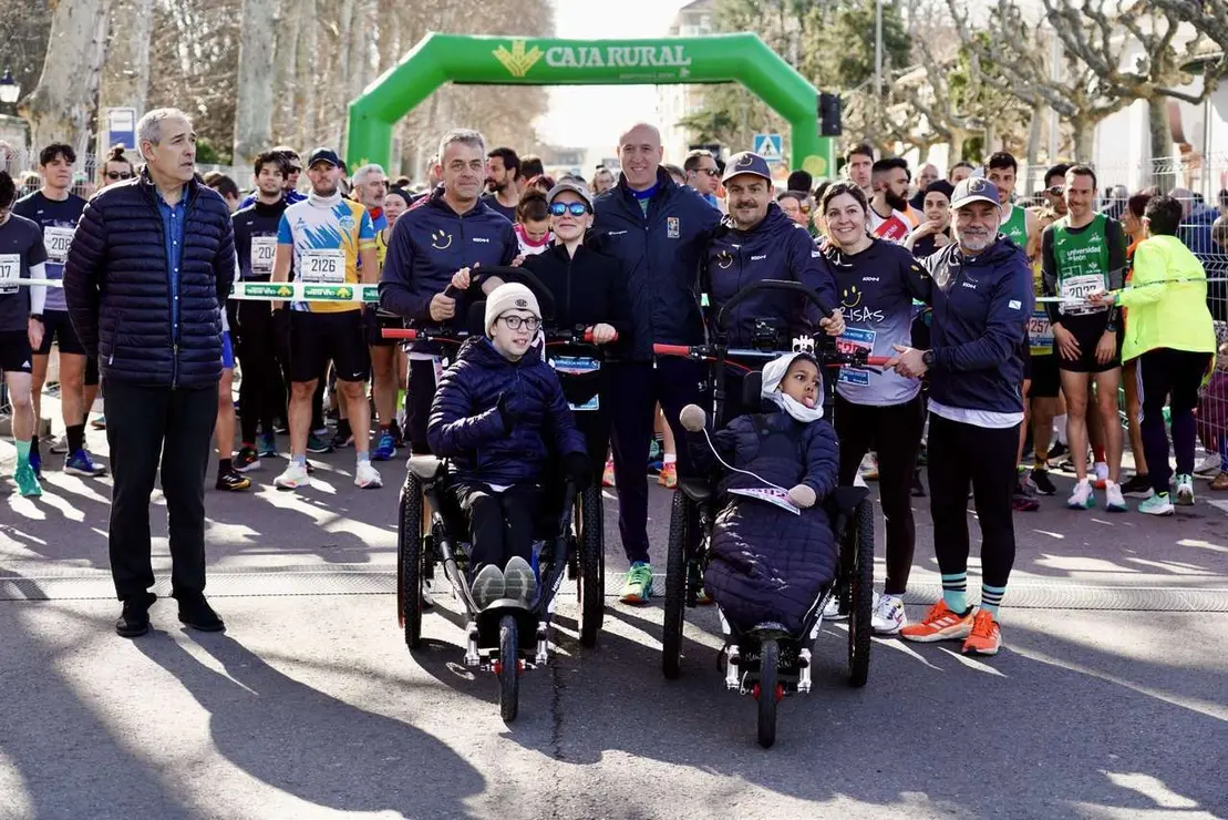 El alcalde de Le&oacute;n, Jos&eacute; Antonio Diez, participa en la salida de la XV Media Marat&oacute;n Ciudad de Le&oacute;n.