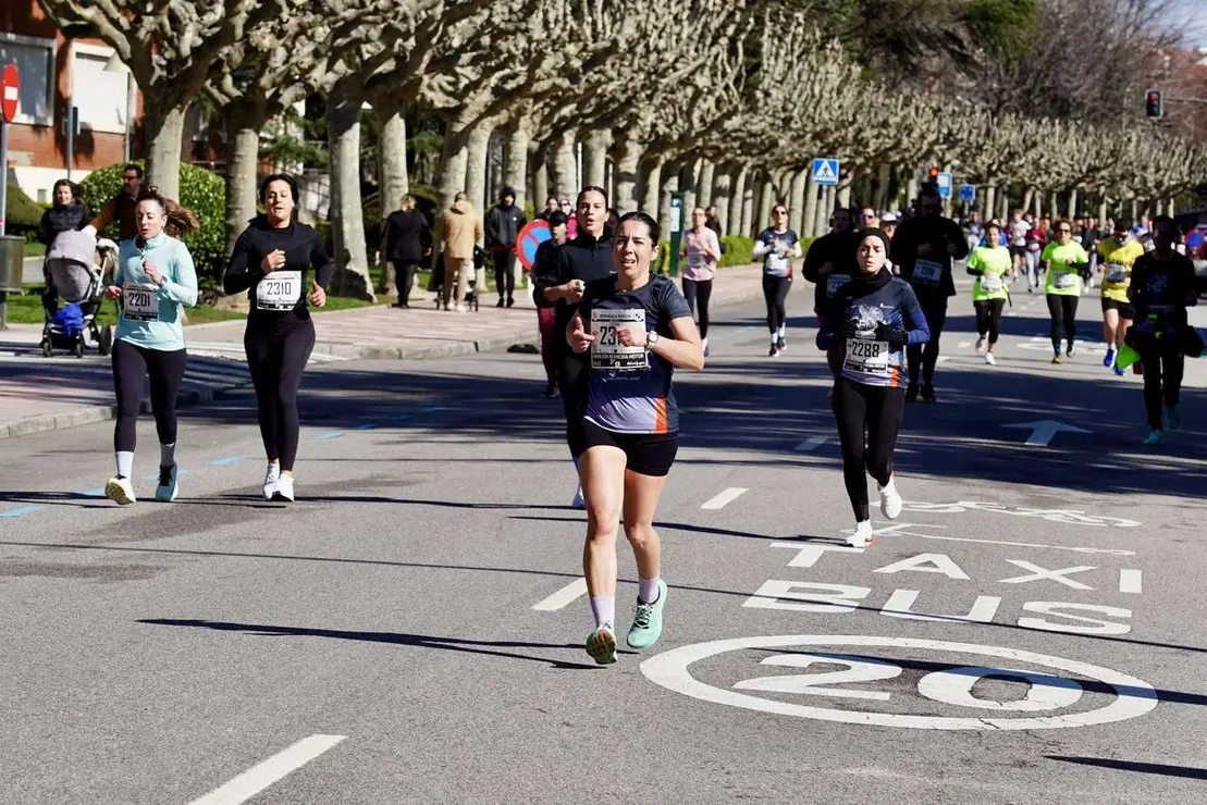 El alcalde de Le&oacute;n, Jos&eacute; Antonio Diez, participa en la salida de la XV Media Marat&oacute;n Ciudad de Le&oacute;n.