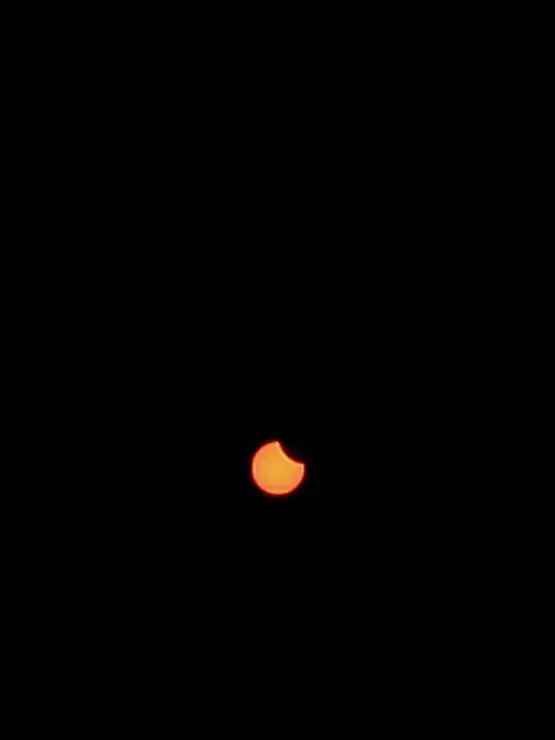 Eclipse solar parcial de marzo de 2025 desde Le&oacute;n. / RUB&Eacute;N SAN CIRILO