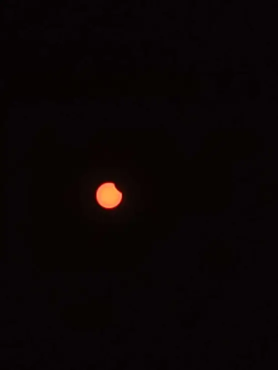 Eclipse solar parcial de marzo de 2025 desde Le&oacute;n. / RUB&Eacute;N SAN CIRILO