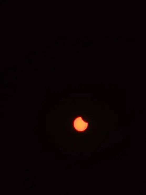 Eclipse solar parcial de marzo de 2025 desde Le&oacute;n. / RUB&Eacute;N SAN CIRILO