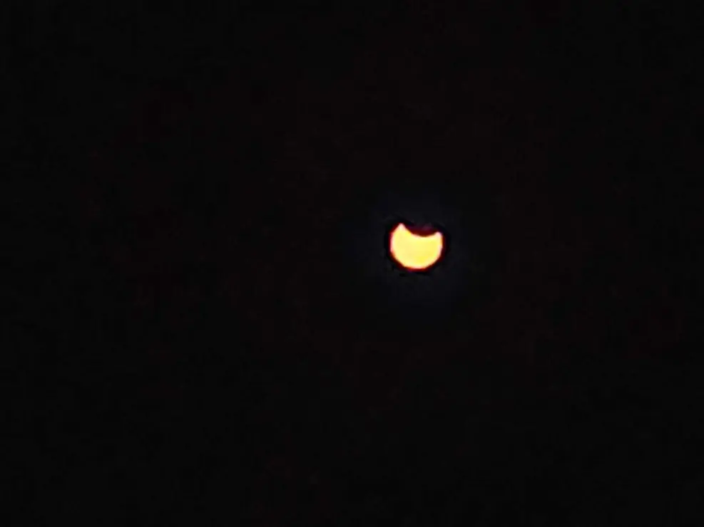 Eclipse solar parcial de marzo de 2025 desde Le&oacute;n. / RUB&Eacute;N SAN CIRILO