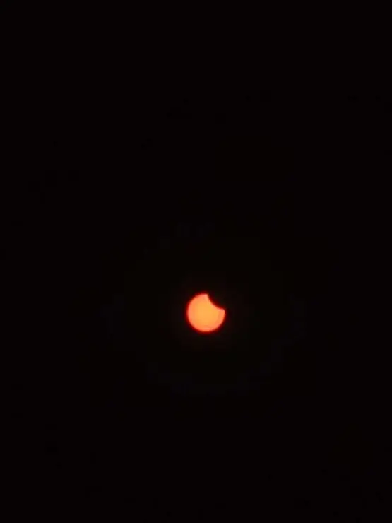 Eclipse solar parcial de marzo de 2025 desde Le&oacute;n. / RUB&Eacute;N SAN CIRILO