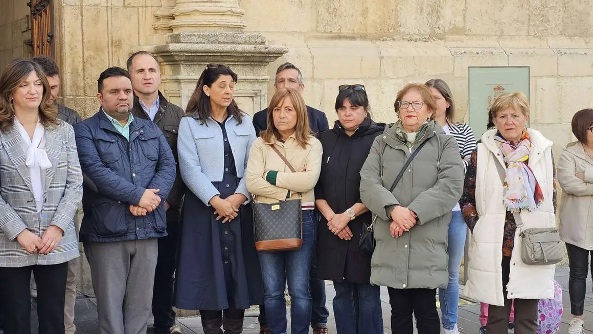 Minuto de Silencio en la sede de la Diputaci&oacute;n de Le&oacute;n por la muerte de los mineros leoneses. / LEON24HORAS