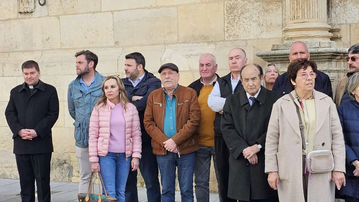 Minuto de Silencio en la sede de la Diputaci&oacute;n de Le&oacute;n por la muerte de los mineros leoneses. / LEON24HORAS
