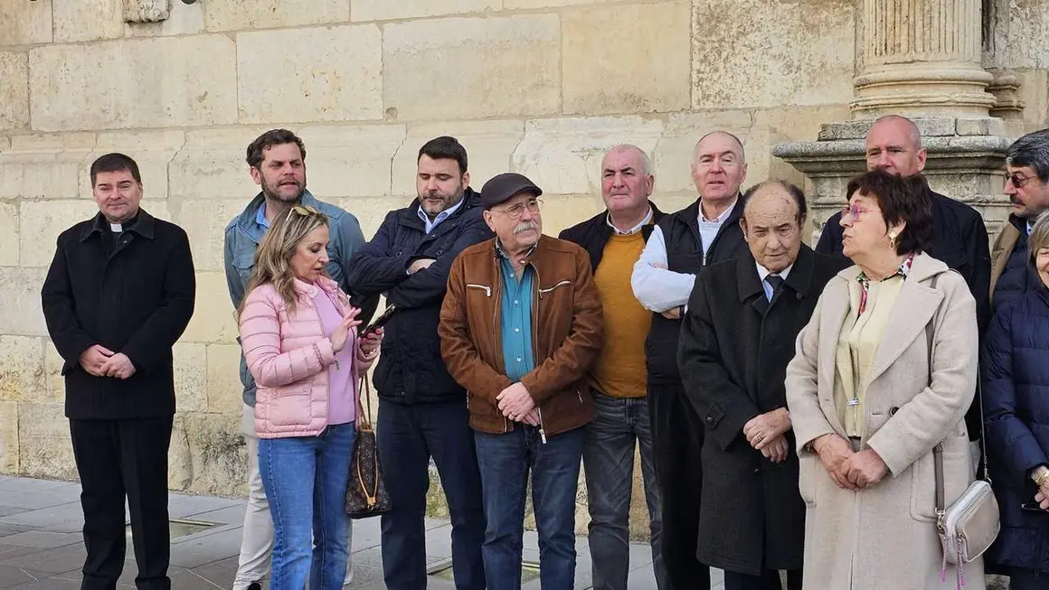Minuto de Silencio en la sede de la Diputaci&oacute;n de Le&oacute;n por la muerte de los mineros leoneses. / LEON24HORAS