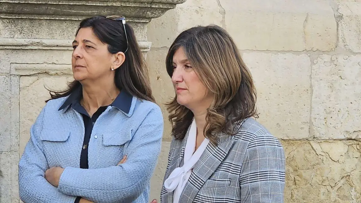Minuto de Silencio en la sede de la Diputaci&oacute;n de Le&oacute;n por la muerte de los mineros leoneses. / LEON24HORAS
