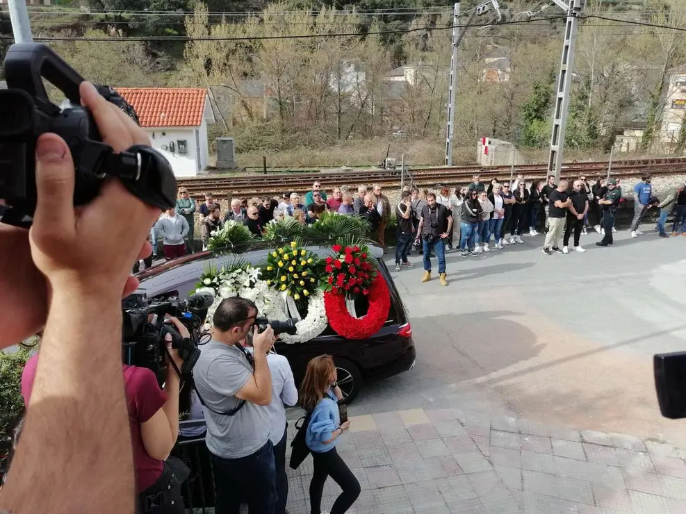 Funeral por David &Aacute;lvarez, el minero de 33 fallecido el lunes, en Torre del Bierzo. / LEON24HORAS