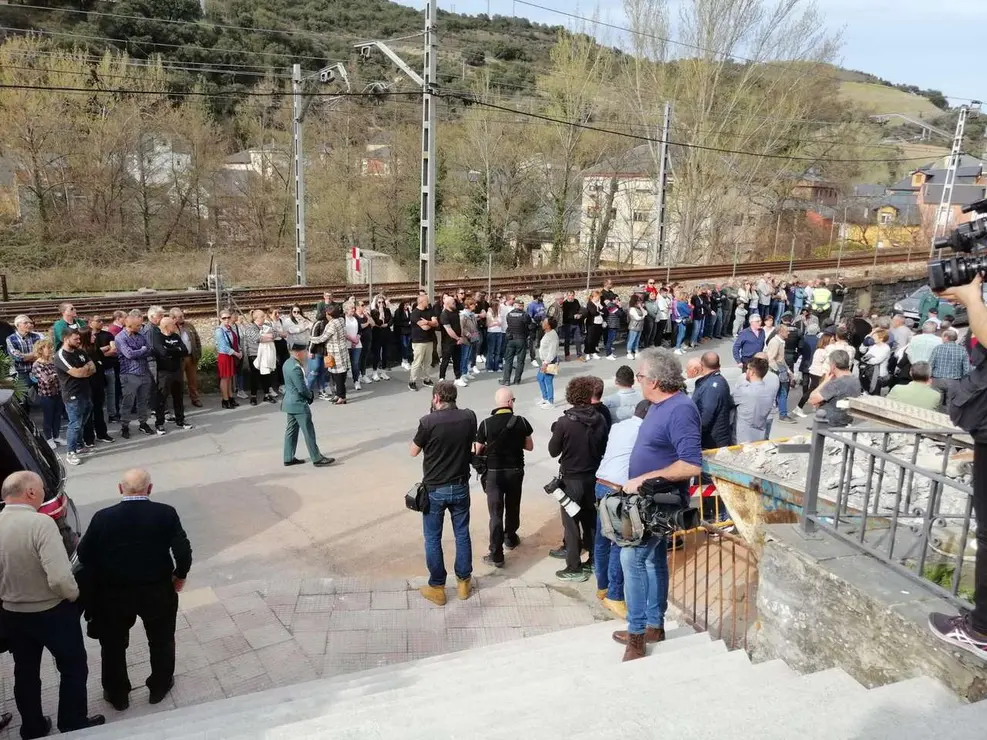 Funeral por David &Aacute;lvarez, el minero de 33 fallecido el lunes, en Torre del Bierzo. / LEON24HORAS