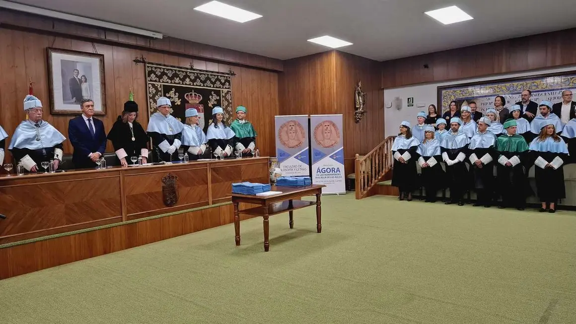 Acto de graduaci&oacute;n de la Facultad de Filosof&iacute;a y Letras de la Universidad de Le&oacute;n. / PRENSA ULE