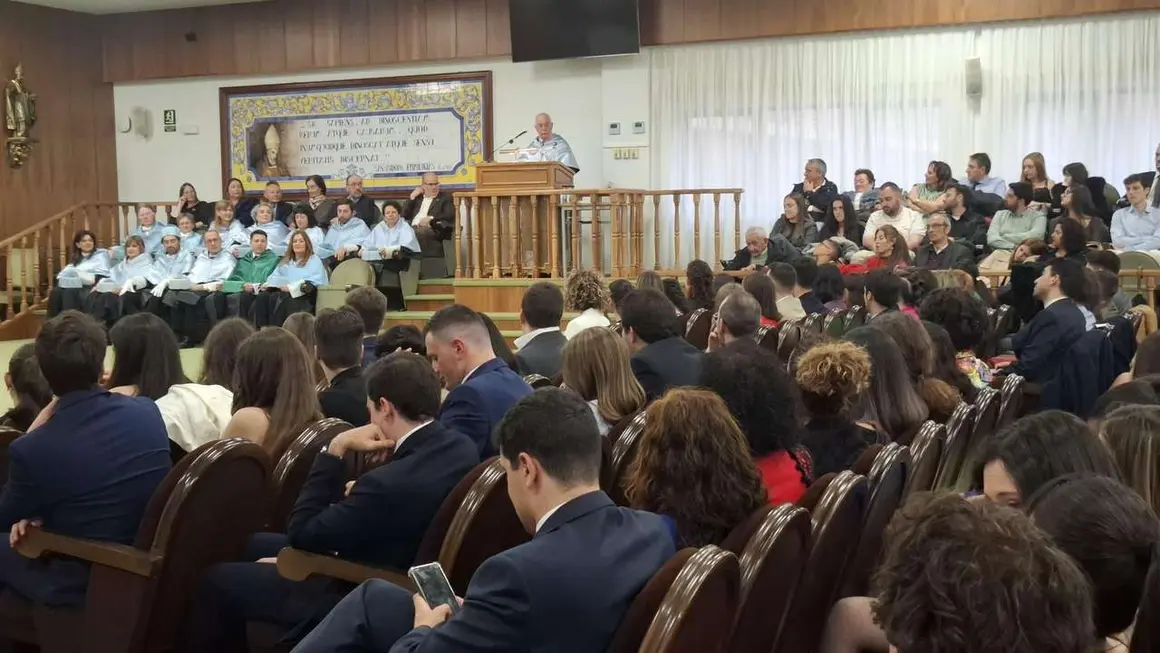 Acto de graduaci&oacute;n de la Facultad de Filosof&iacute;a y Letras de la Universidad de Le&oacute;n. / PRENSA ULE