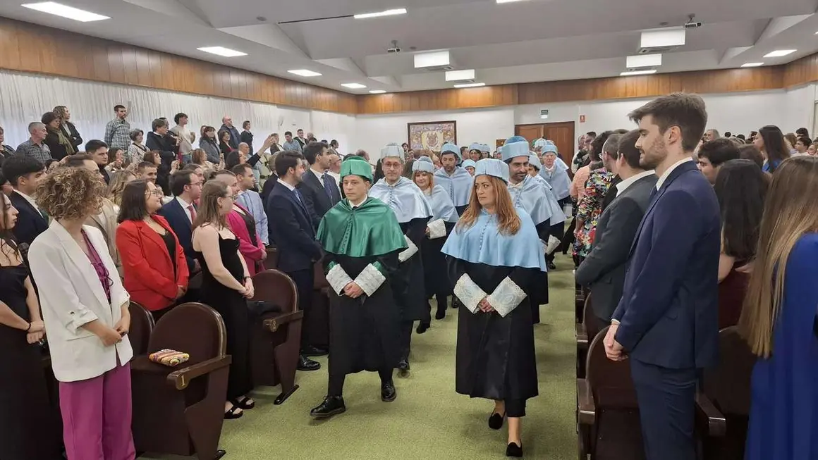 Acto de graduaci&oacute;n de la Facultad de Filosof&iacute;a y Letras de la Universidad de Le&oacute;n. / PRENSA ULE