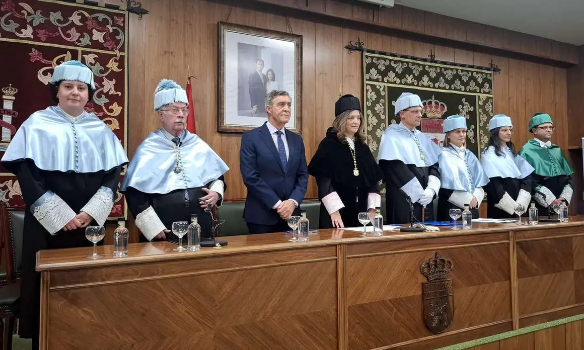 Acto de graduaci&oacute;n de la Facultad de Filosof&iacute;a y Letras de la Universidad de Le&oacute;n. / PRENSA ULE