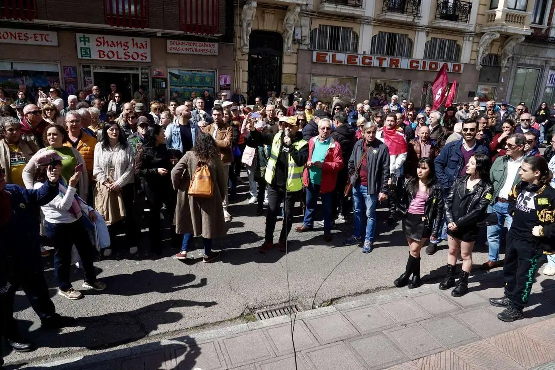 Manifestaci&oacute;n en defensa de Feve este domingo en las calles de la ciudad de Le&oacute;n. / CAMPILLO / ICAL