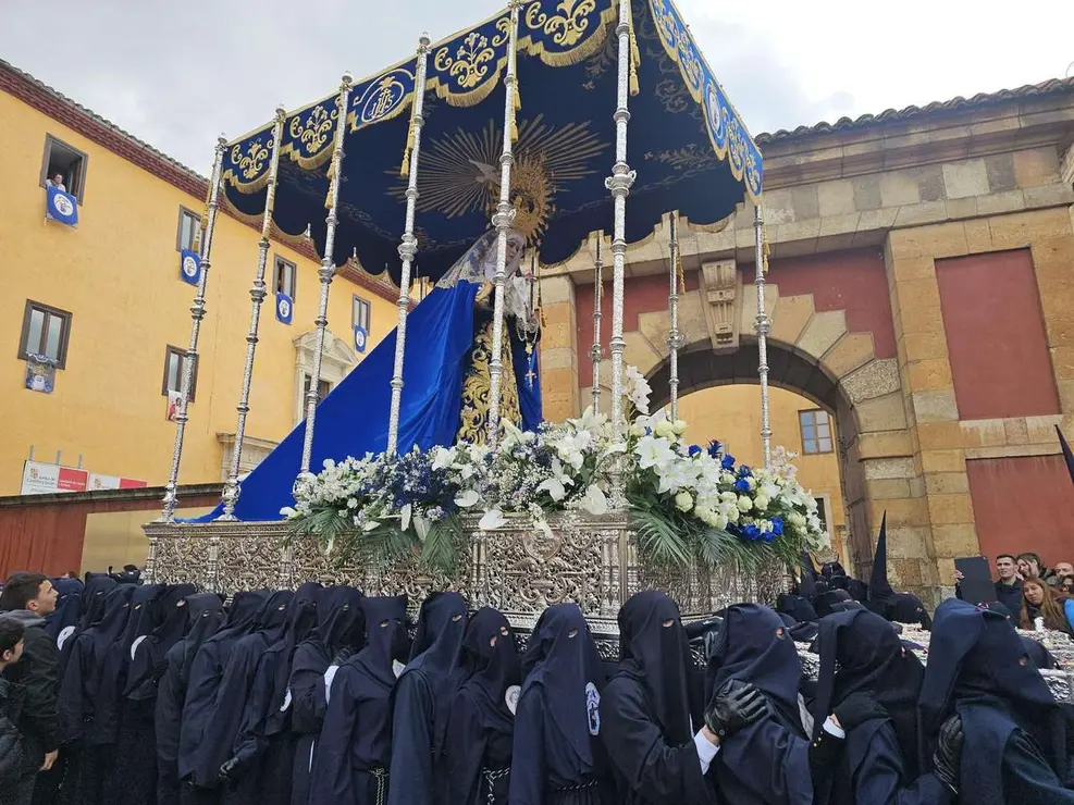La procesi&oacute;n del Camino de la Pasi&oacute;n de Le&oacute;n no saldr&aacute; de San Isidoro por la lluvia. / LE&Oacute;N24HORAS