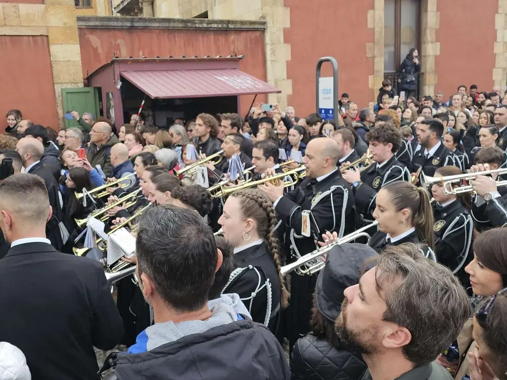 La procesi&oacute;n del Camino de la Pasi&oacute;n de Le&oacute;n no saldr&aacute; de San Isidoro por la lluvia. / LE&Oacute;N24HORAS