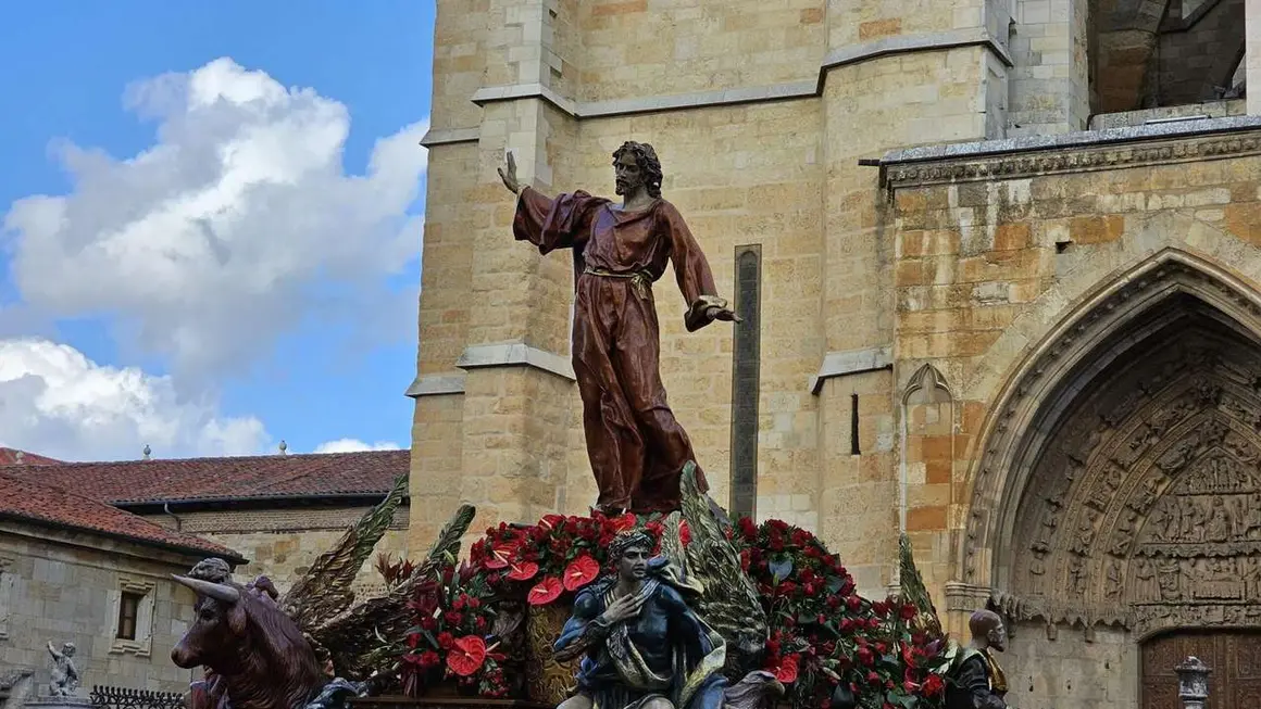 Procesi&oacute;n del Cristo del Gran Poder de Le&oacute;n 2025. / LE&Oacute;N24HORAS
