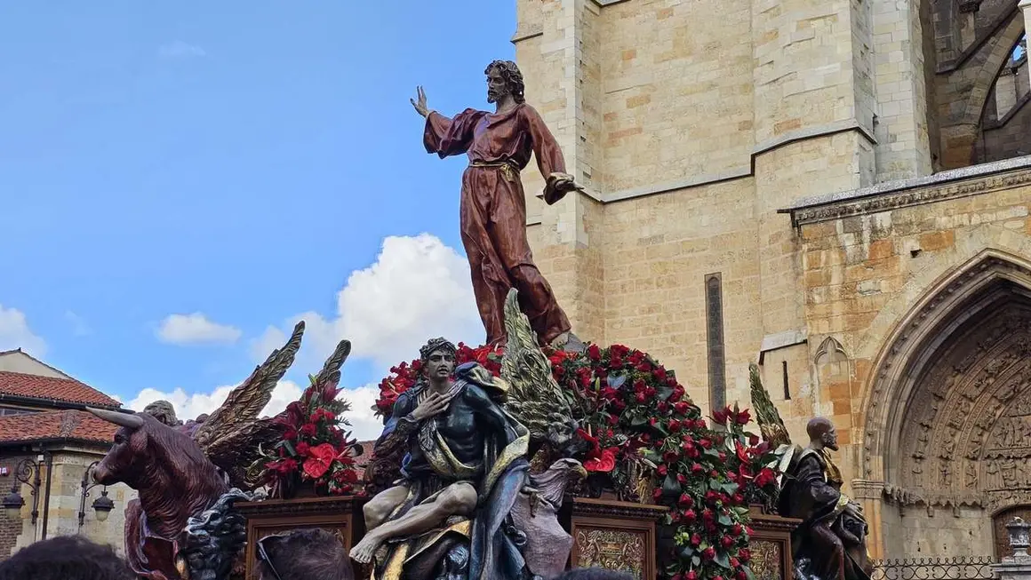 Procesi&oacute;n del Cristo del Gran Poder de Le&oacute;n 2025. / LE&Oacute;N24HORAS