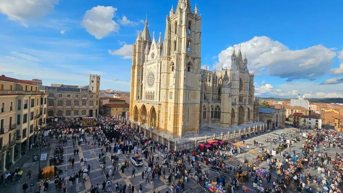 Procesi&oacute;n del Cristo del Gran Poder de Le&oacute;n 2025. / LE&Oacute;N24HORAS