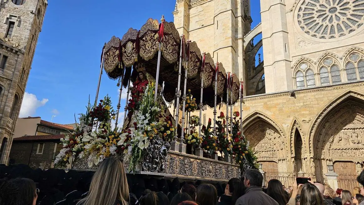 Procesi&oacute;n del Cristo del Gran Poder de Le&oacute;n 2025. / LE&Oacute;N24HORAS
