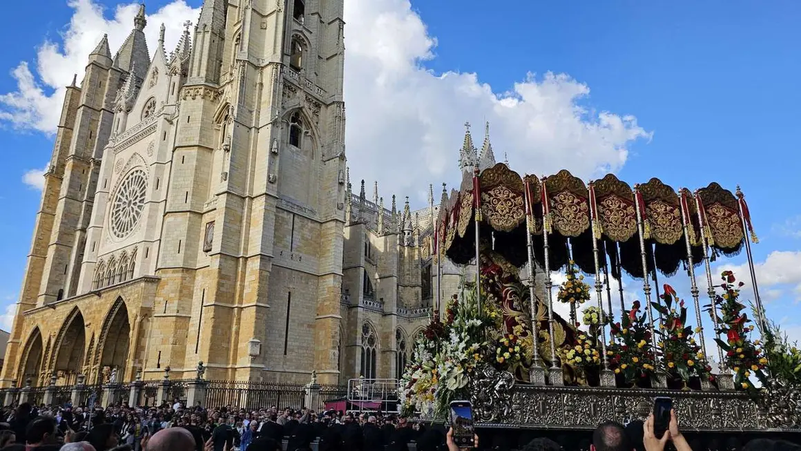 Procesi&oacute;n del Cristo del Gran Poder de Le&oacute;n 2025. / LE&Oacute;N24HORAS