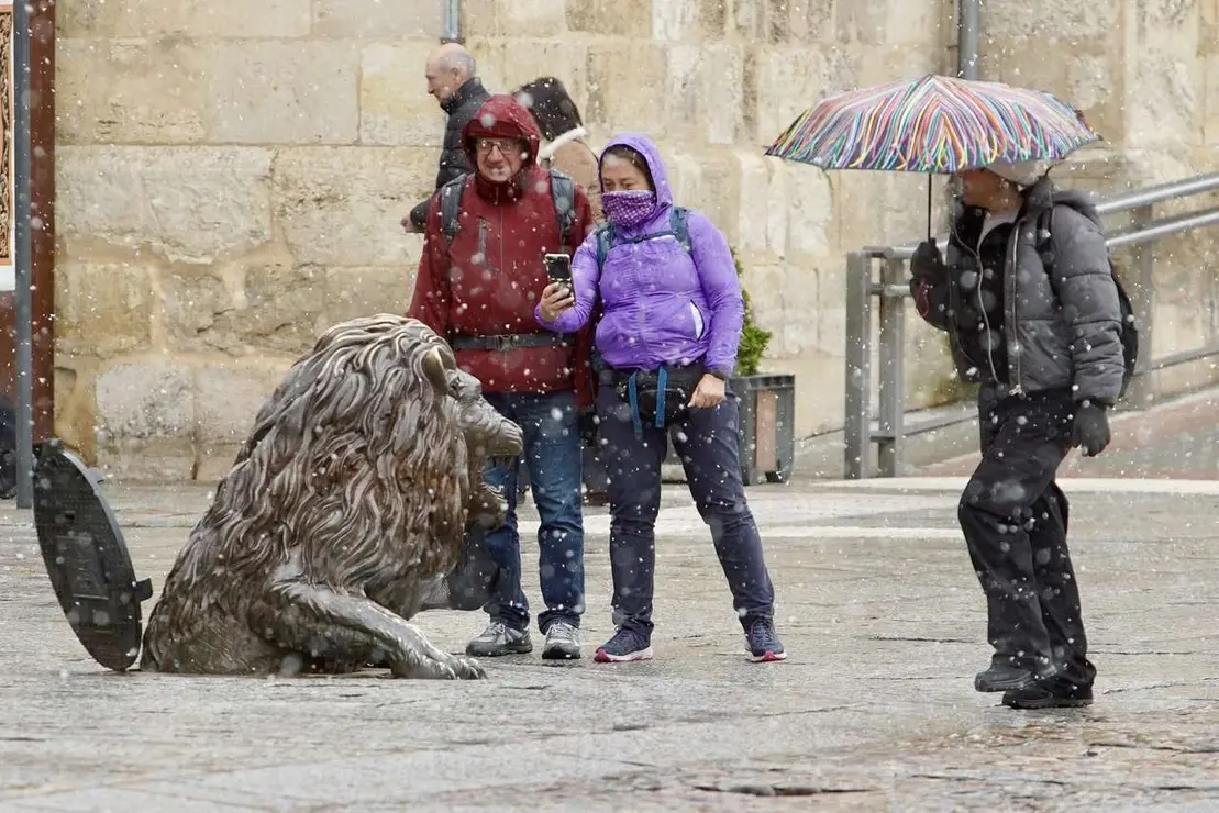 Nieve en la capital leonesa. / CAMPILLO / ICAL