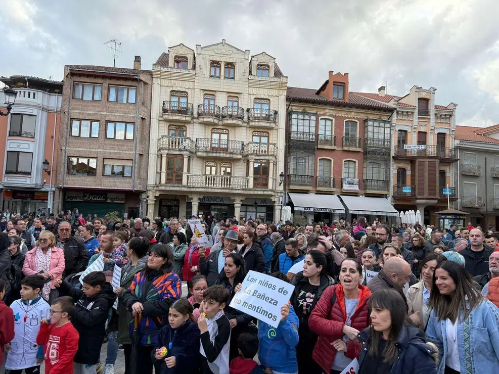 Concentraci&oacute;n por pediatria en La Ba&ntilde;eza este martes.