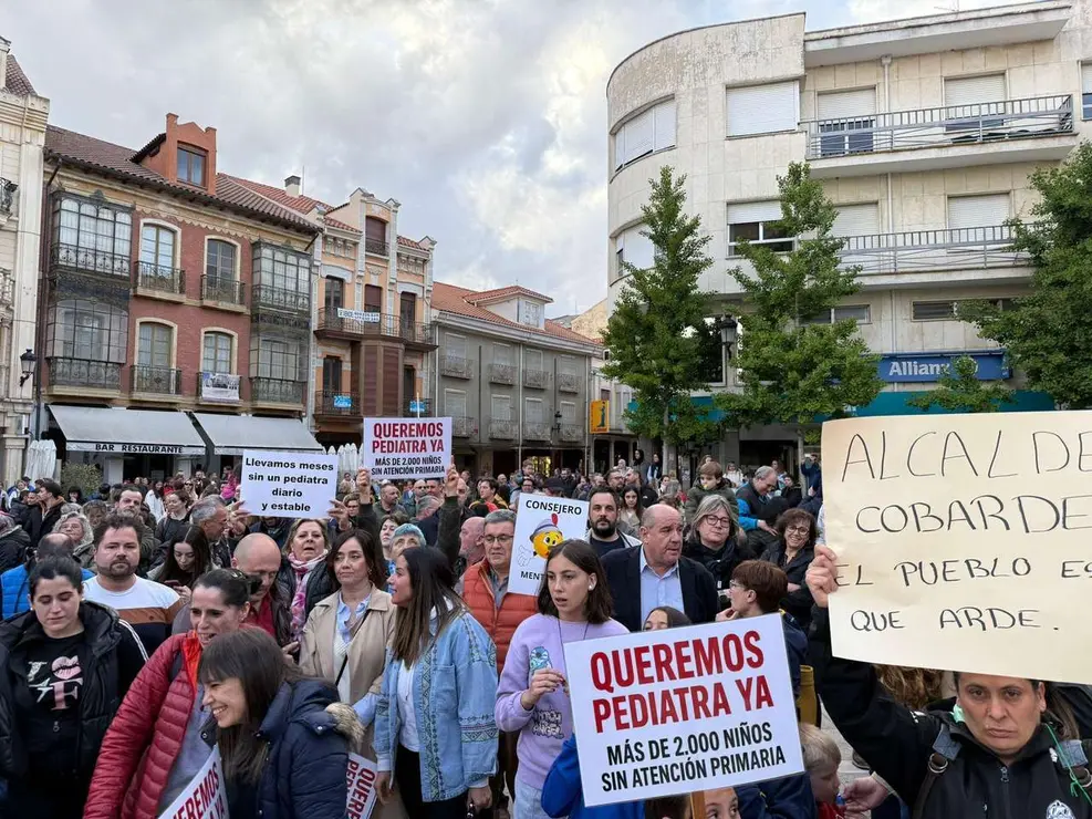 Concentraci&oacute;n por pediatria en La Ba&ntilde;eza este martes.