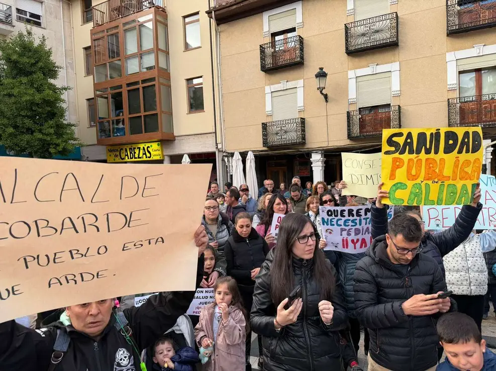 Concentraci&oacute;n por pediatria en La Ba&ntilde;eza este martes.