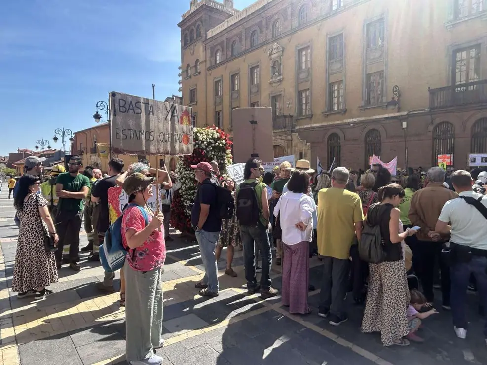 Fotograf&iacute;as de la manifestaci&oacute;n en Le&oacute;n contra la gesti&oacute;n de los incendios. Im&aacute;genes: Hugo Garc&iacute;a Gonz&aacute;lez | Le&oacute;n 24 Horas
