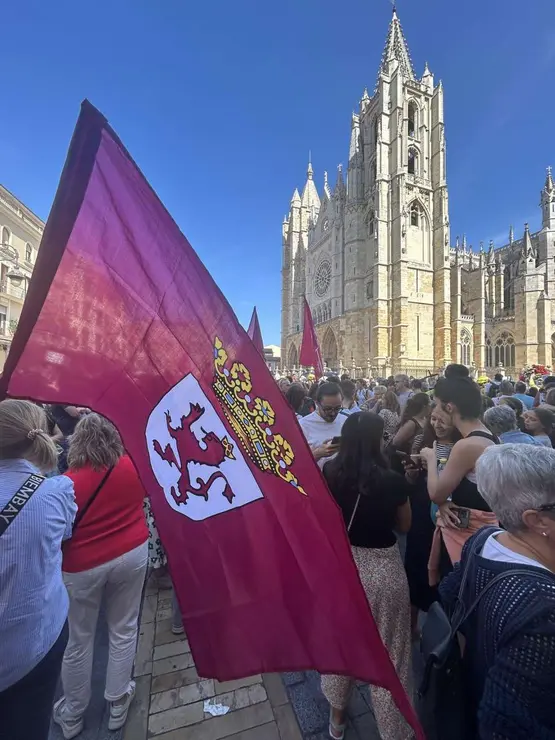 Fotograf&iacute;as de la manifestaci&oacute;n en Le&oacute;n contra la gesti&oacute;n de los incendios. Im&aacute;genes: Hugo Garc&iacute;a Gonz&aacute;lez | Le&oacute;n 24 Horas