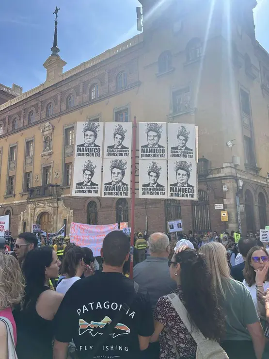 Fotograf&iacute;as de la manifestaci&oacute;n en Le&oacute;n contra la gesti&oacute;n de los incendios. Im&aacute;genes: Hugo Garc&iacute;a Gonz&aacute;lez | Le&oacute;n 24 Horas