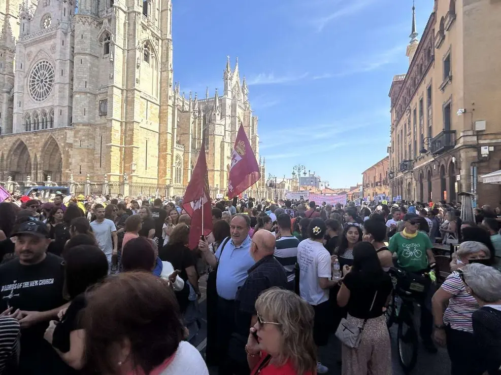 Fotograf&iacute;as de la manifestaci&oacute;n en Le&oacute;n contra la gesti&oacute;n de los incendios. Im&aacute;genes: Hugo Garc&iacute;a Gonz&aacute;lez | Le&oacute;n 24 Horas