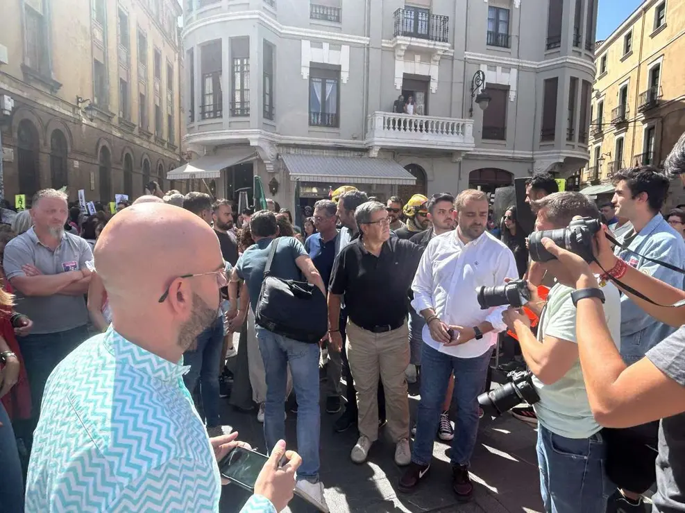 Fotograf&iacute;as de la manifestaci&oacute;n en Le&oacute;n contra la gesti&oacute;n de los incendios. Im&aacute;genes: Hugo Garc&iacute;a Gonz&aacute;lez | Le&oacute;n 24 Horas