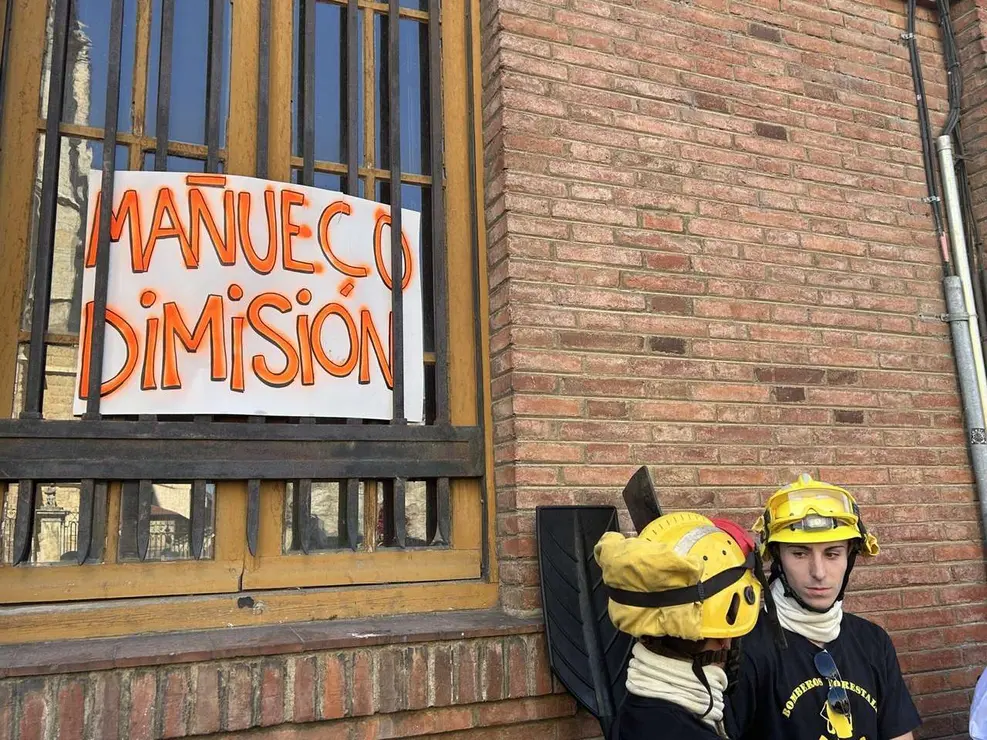 Fotograf&iacute;as de la manifestaci&oacute;n en Le&oacute;n contra la gesti&oacute;n de los incendios. Im&aacute;genes: Hugo Garc&iacute;a Gonz&aacute;lez | Le&oacute;n 24 Horas