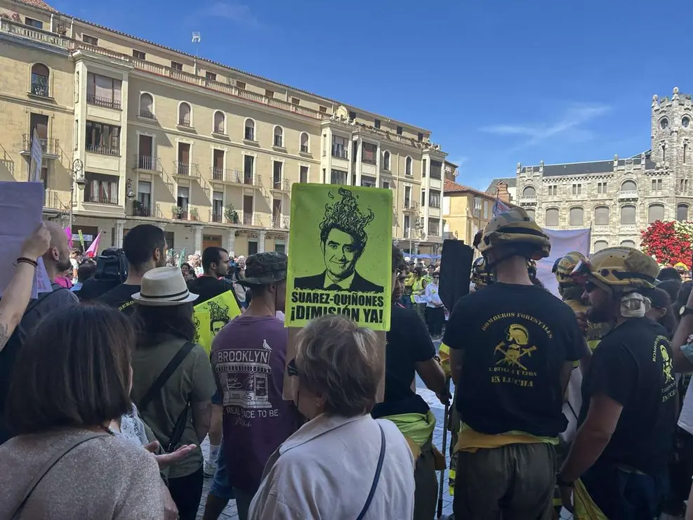 Fotograf&iacute;as de la manifestaci&oacute;n en Le&oacute;n contra la gesti&oacute;n de los incendios. Im&aacute;genes: Hugo Garc&iacute;a Gonz&aacute;lez | Le&oacute;n 24 Horas