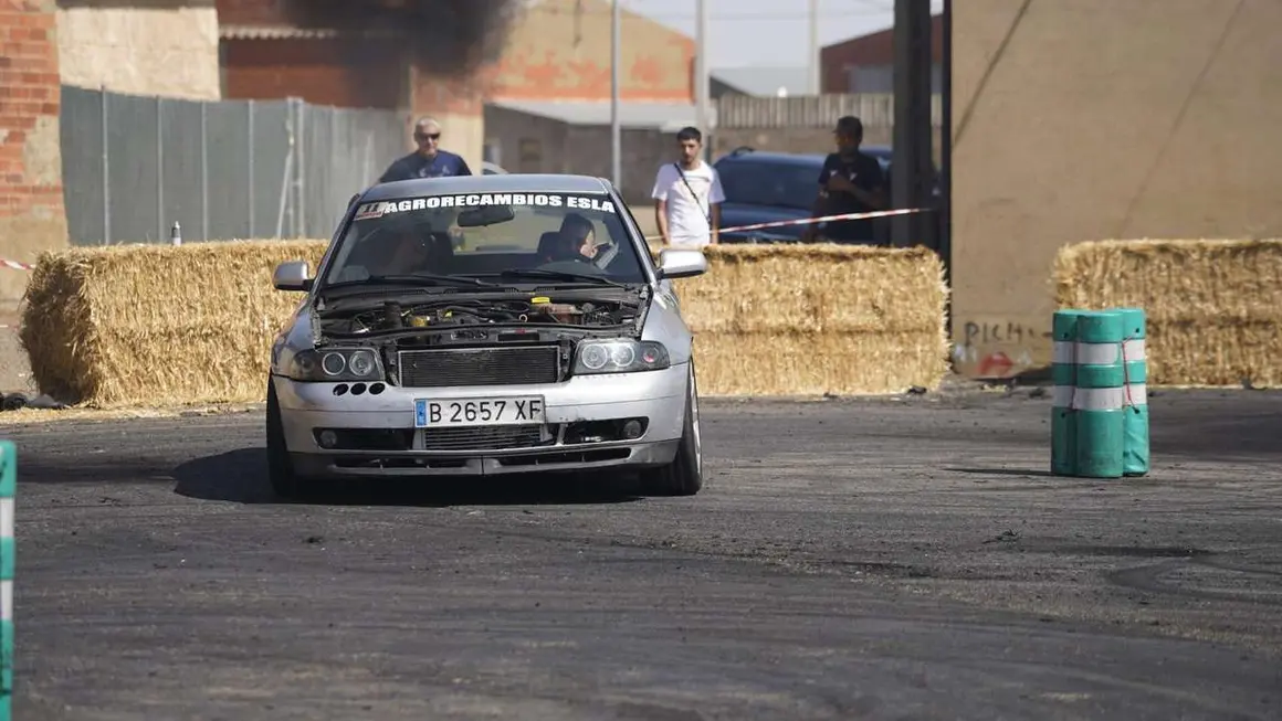Exhibiciones de drift y ambiente festivo en la tercera edici&oacute;n del Bercianos Motor Show. Fotos: Le&oacute;n 24 Horas