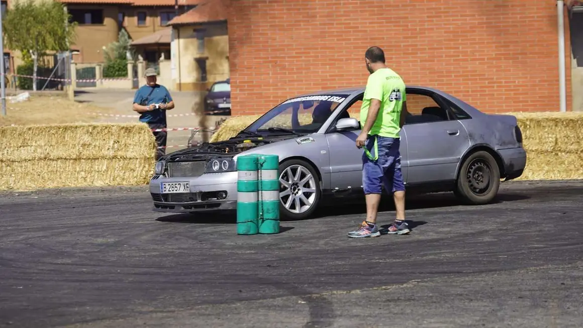Exhibiciones de drift y ambiente festivo en la tercera edici&oacute;n del Bercianos Motor Show. Fotos: Le&oacute;n 24 Horas