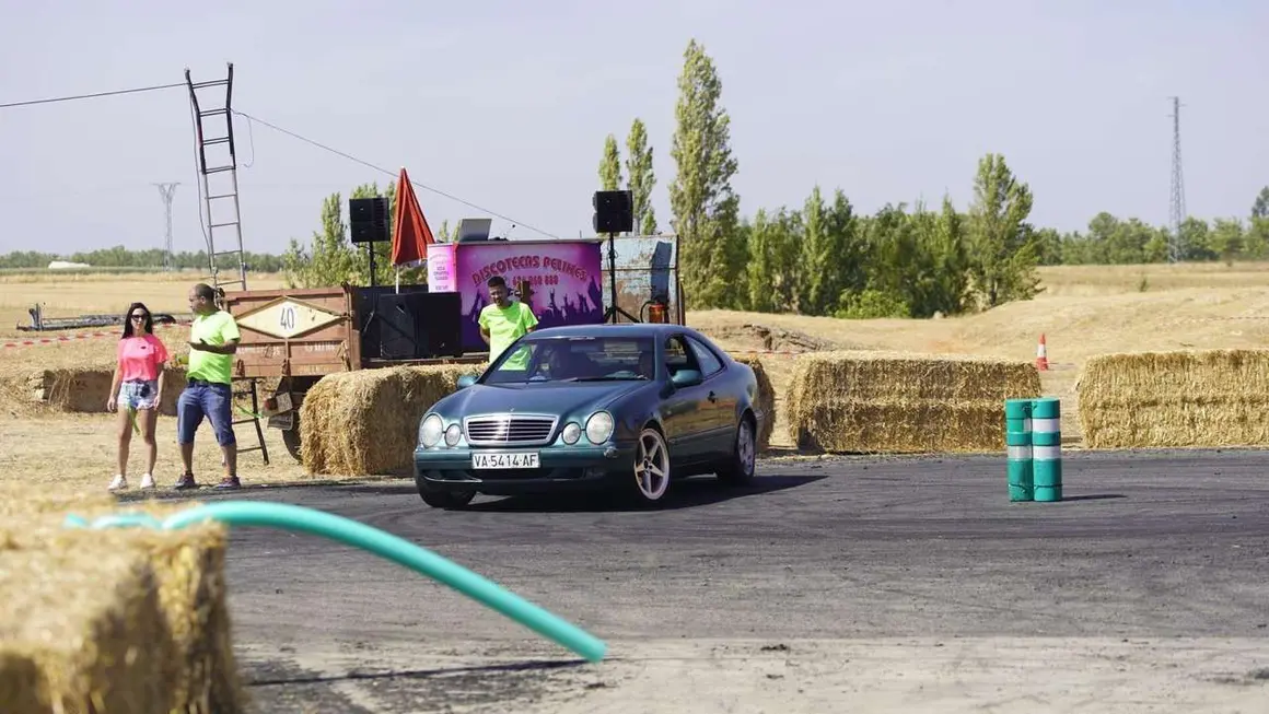 Exhibiciones de drift y ambiente festivo en la tercera edici&oacute;n del Bercianos Motor Show. Fotos: Le&oacute;n 24 Horas
