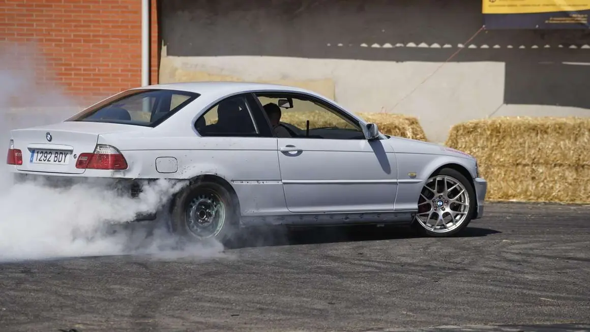 Exhibiciones de drift y ambiente festivo en la tercera edici&oacute;n del Bercianos Motor Show. Fotos: Le&oacute;n 24 Horas