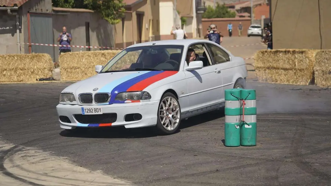 Exhibiciones de drift y ambiente festivo en la tercera edici&oacute;n del Bercianos Motor Show. Fotos: Le&oacute;n 24 Horas