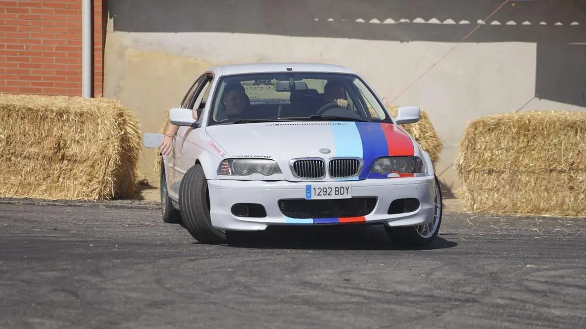 Exhibiciones de drift y ambiente festivo en la tercera edici&oacute;n del Bercianos Motor Show. Fotos: Le&oacute;n 24 Horas