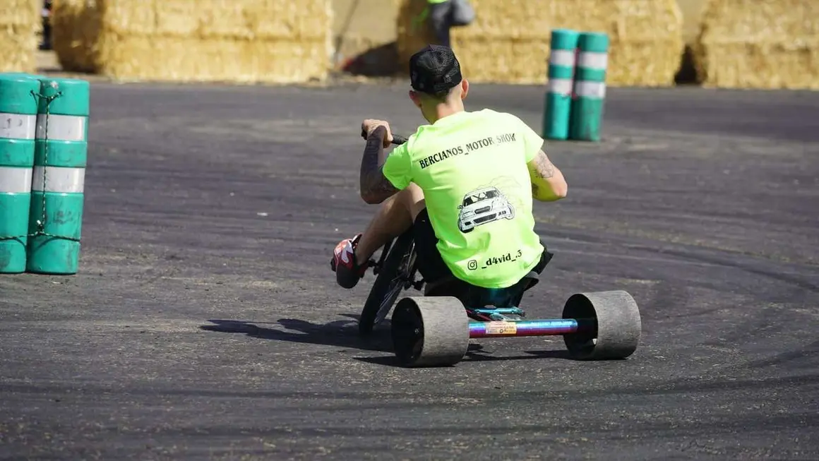 Exhibiciones de drift y ambiente festivo en la tercera edici&oacute;n del Bercianos Motor Show. Fotos: Le&oacute;n 24 Horas