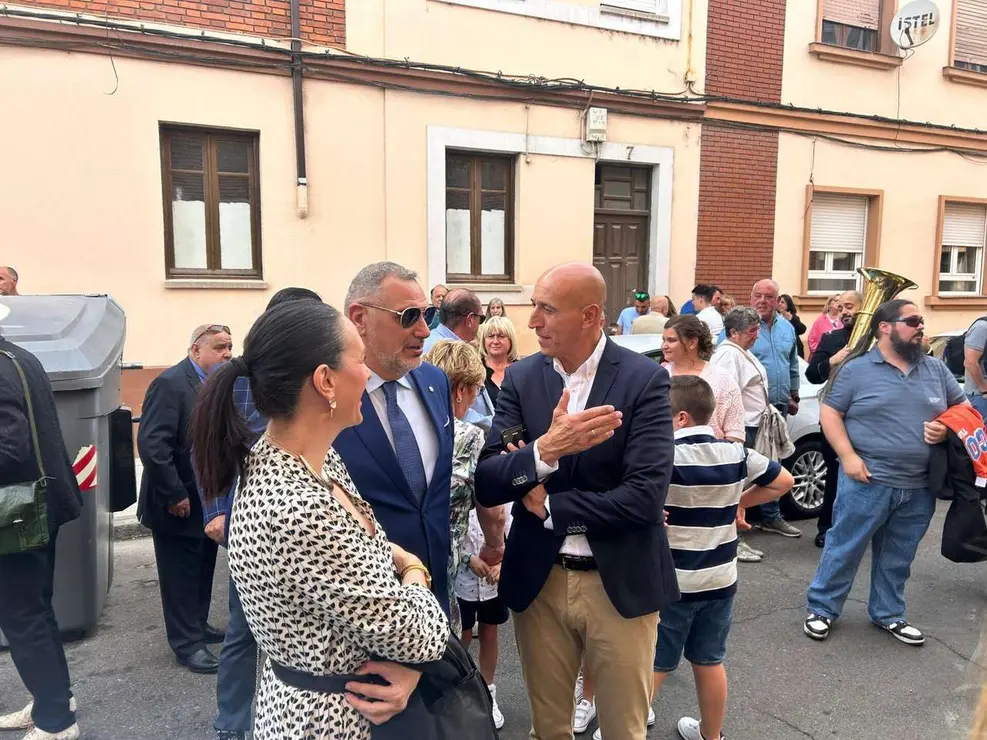 Acto de toma de posesi&oacute;n de M&oacute;nica Urdiales como nueva abadesa de la Cofrad&iacute;a del Cristo del Gran Poder. Le&oacute;n 24 Horas