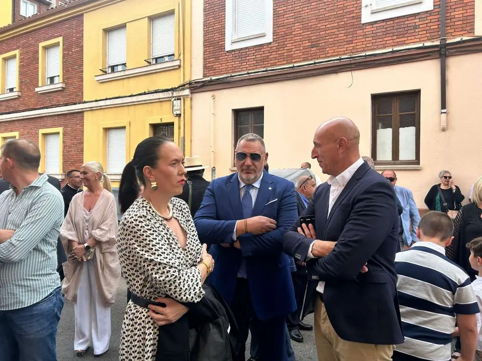 Acto de toma de posesi&oacute;n de M&oacute;nica Urdiales como nueva abadesa de la Cofrad&iacute;a del Cristo del Gran Poder. Le&oacute;n 24 Horas