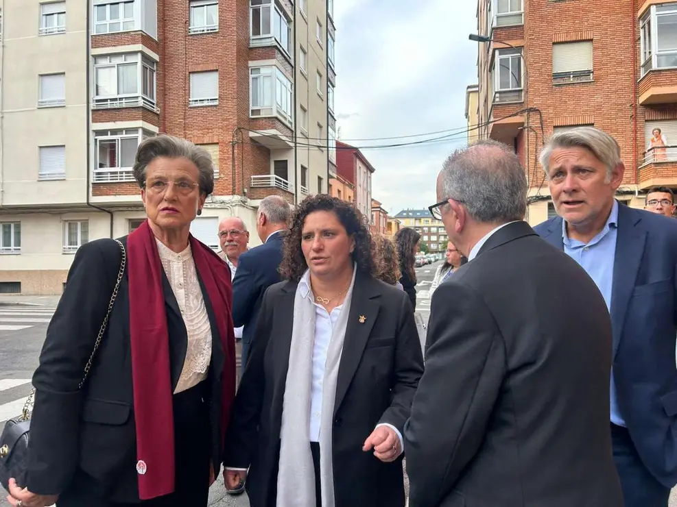 Acto de toma de posesi&oacute;n de M&oacute;nica Urdiales como nueva abadesa de la Cofrad&iacute;a del Cristo del Gran Poder. Le&oacute;n 24 Horas