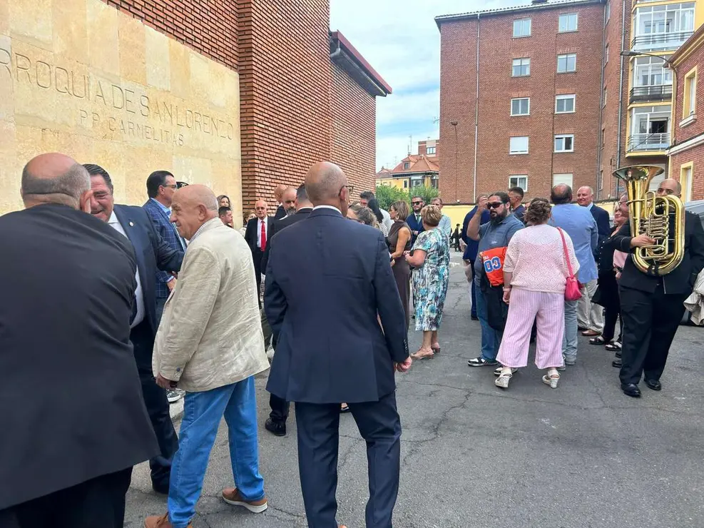 Acto de toma de posesi&oacute;n de M&oacute;nica Urdiales como nueva abadesa de la Cofrad&iacute;a del Cristo del Gran Poder. Le&oacute;n 24 Horas