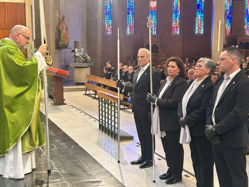 Acto de toma de posesi&oacute;n de M&oacute;nica Urdiales como nueva abadesa de la Cofrad&iacute;a del Cristo del Gran Poder. Le&oacute;n 24 Horas
