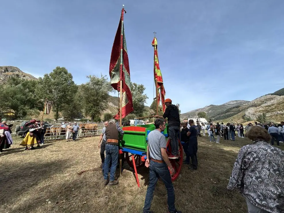 Vecinos y visitantes disfrutaron de la feria ganadera y los actos del Cristo de Valdelugueros 2025. Le&oacute;n 24 horas.