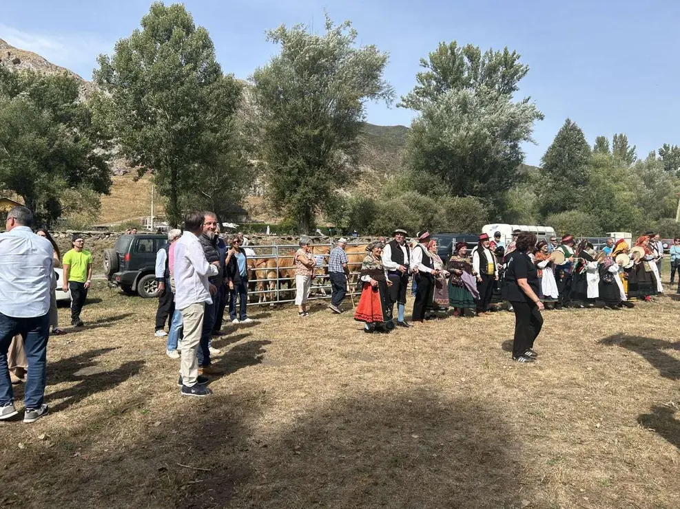 Vecinos y visitantes disfrutaron de la feria ganadera y los actos del Cristo de Valdelugueros 2025. Le&oacute;n 24 horas.